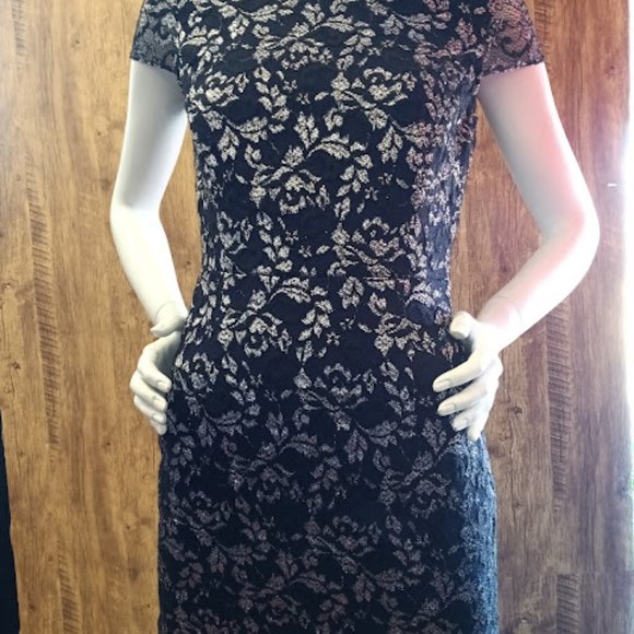 Slate & Willow Lace Open back dress - Picture 2 of 7